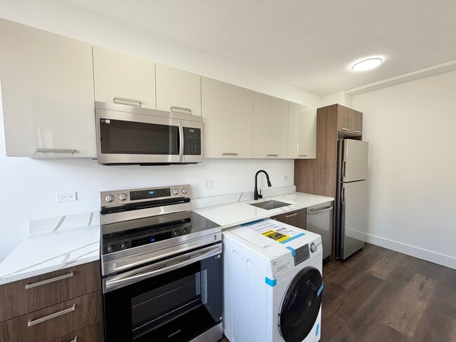 Building Photo - 5647 N Ashland Ave