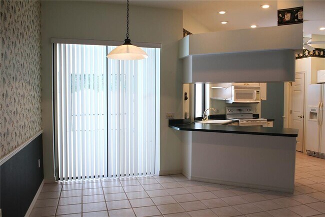 Building Photo - 2228 Lake Holloway Blvd