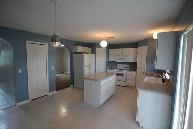 Building Photo - 3617 Stonefield Dr