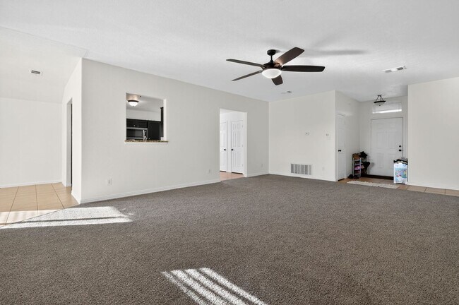 Building Photo - For Rent: Beautiful 5-Bedroom Home in Kill...