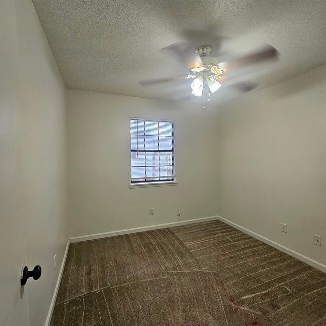 Building Photo - 3701 Donovan Dr