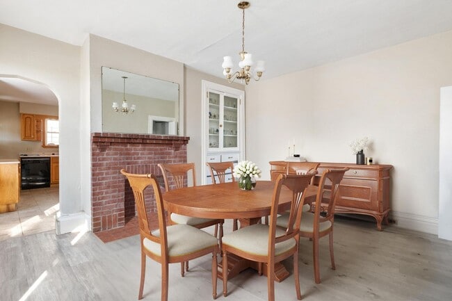 Building Photo - Bloomfield SFH 3 bedroom 1 BR With Off Street Parking/Fenced Yard