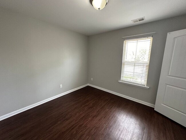 Building Photo - 1307 Larkin Ave