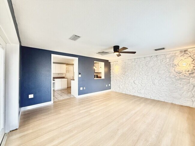 Building Photo - 3411 Cincinnati Dr