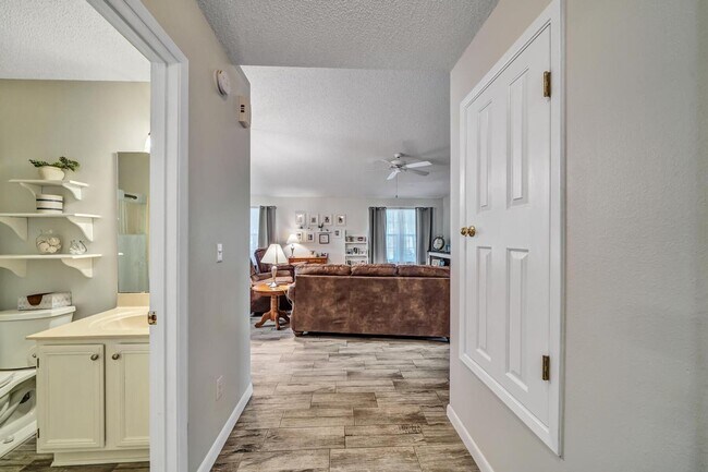Building Photo - Updated 3 Bedroom in Central Location!