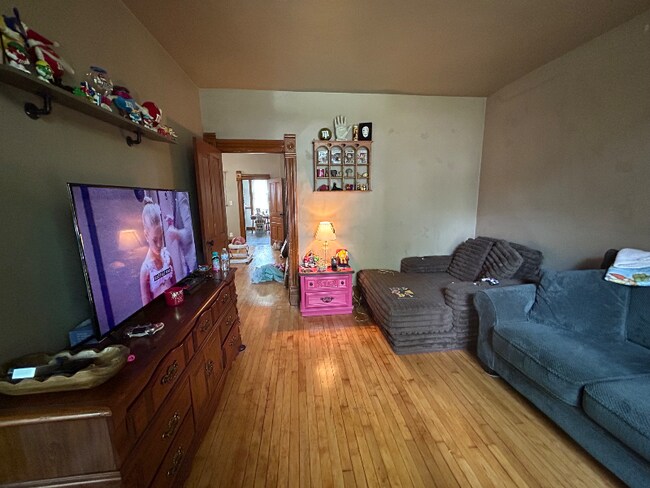 Building Photo - 2519 N Bartlett Ave