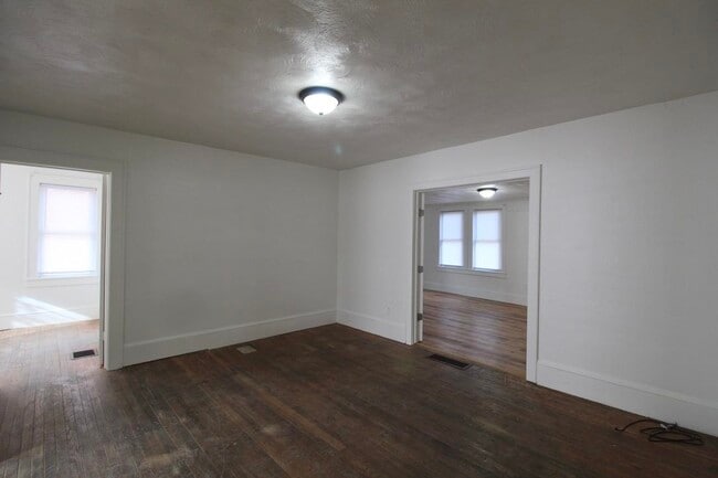 Building Photo - 805 S High St