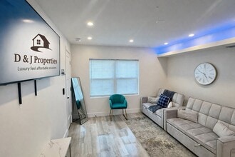 Building Photo - 617 Riverview Blvd