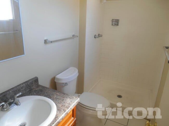 Building Photo - 3701 E Greenway Ln