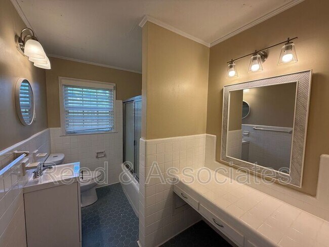 Building Photo - 5047 Howard Pl