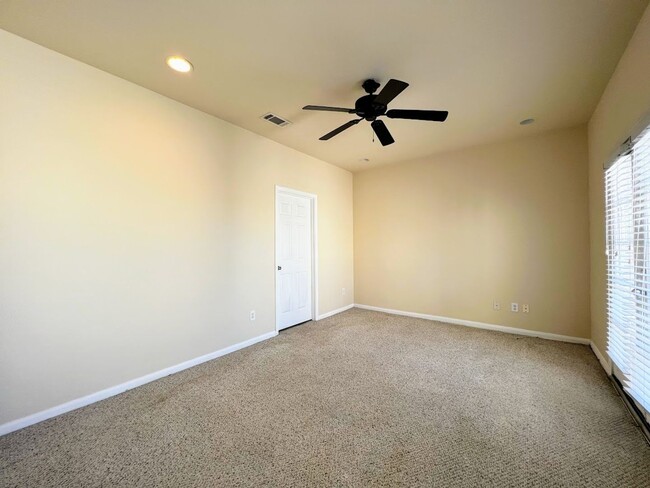 Building Photo - Ready and clean 3 bedrooms in Rice Militar...