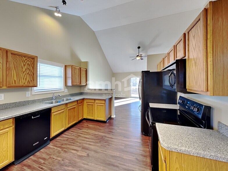 Building Photo - 5469 Boucher Dr
