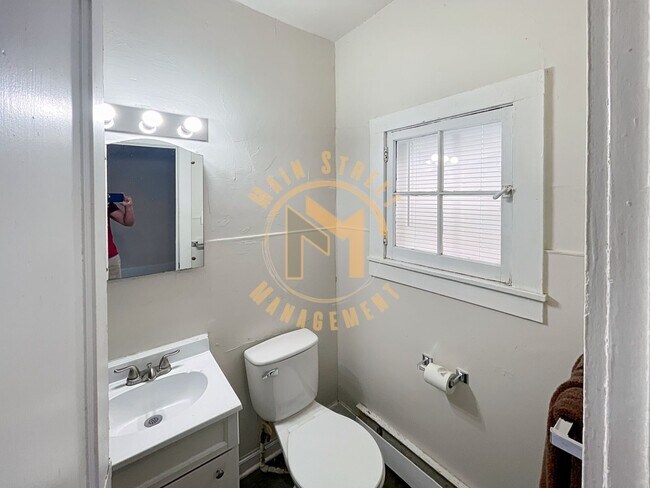 Building Photo - 734 Elmore St