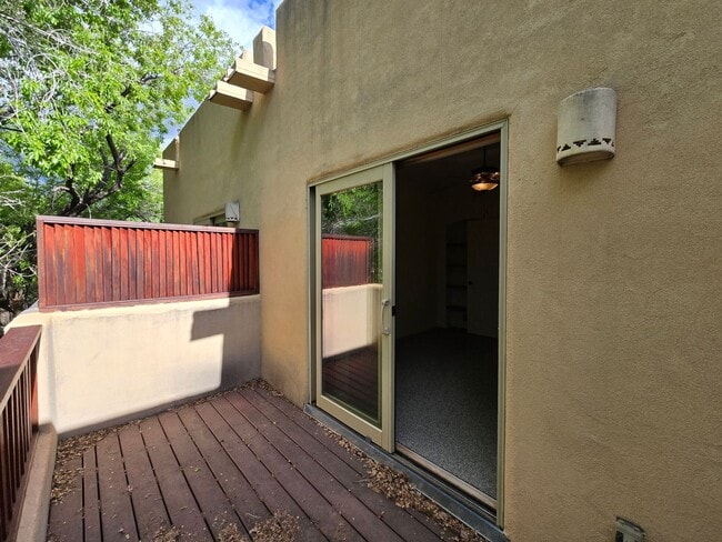 Building Photo - 601 W San Mateo Rd