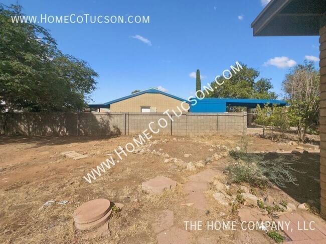 Building Photo - 5123 Paseo Las Palmas