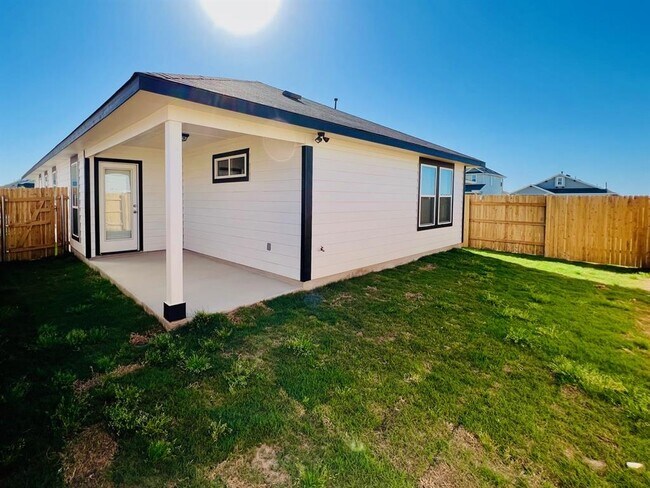 Building Photo - 200 Living Reef Dr