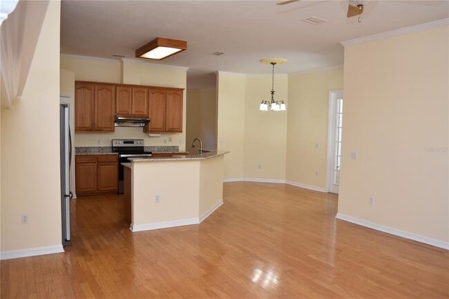 Building Photo - 2406 SW 98 Dr