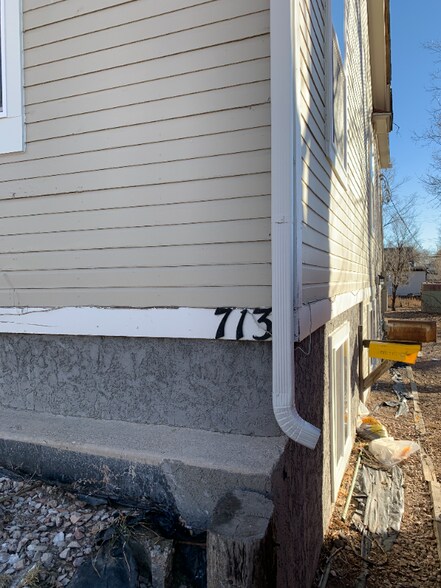 Building Photo - 713 E Moreno Ave