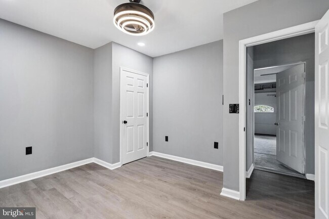 Building Photo - 39 Hidden Lake Dr