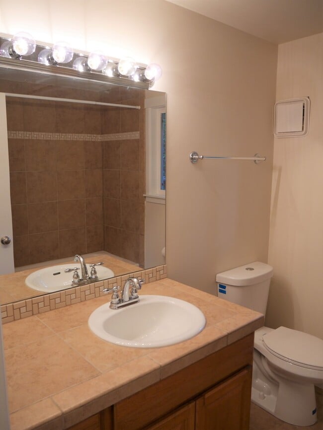 Building Photo - 3-Bed Charmer in Education Hill!