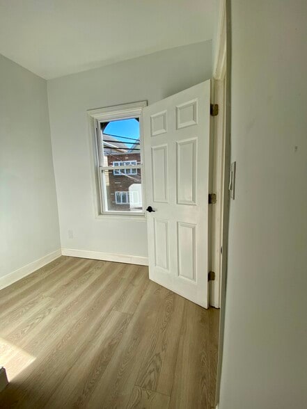 Building Photo - 55 Spring St