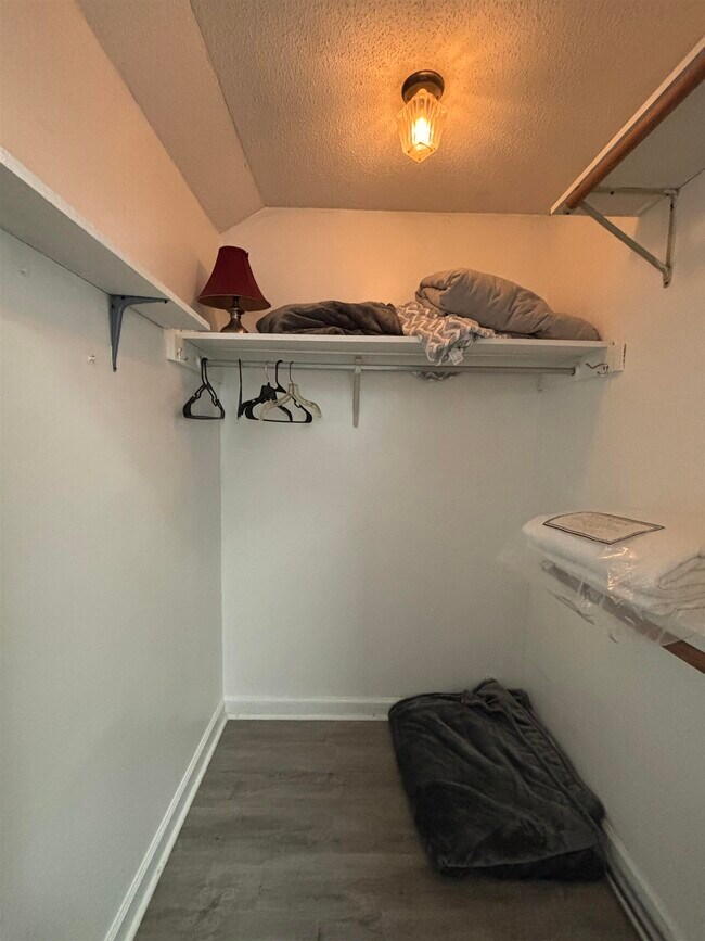 Building Photo - 3700 Golf Colony Ln