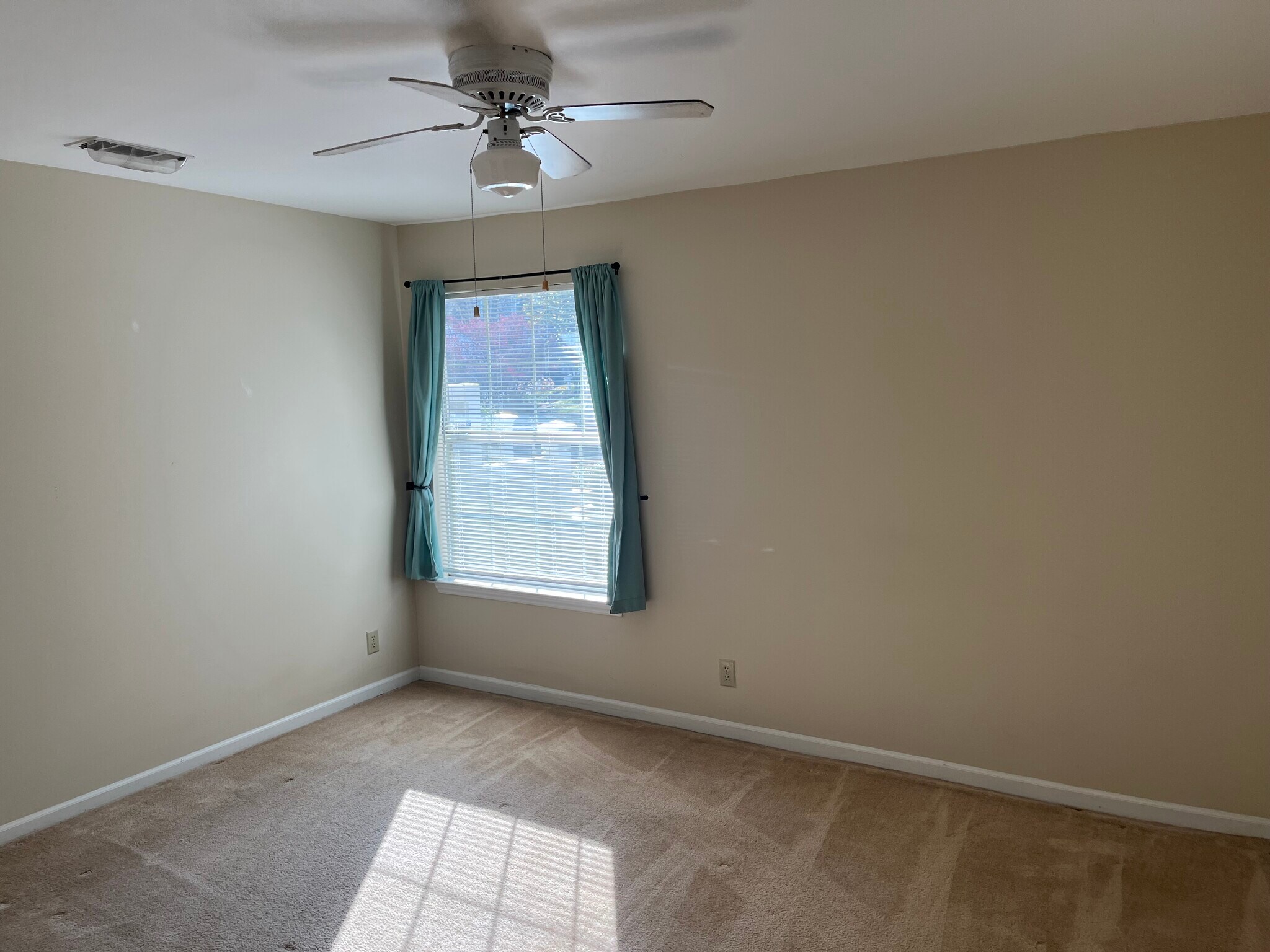 Bedroom - 5701 Chapman Mill Dr