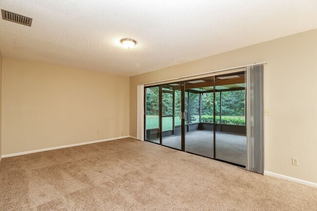 Building Photo - 15801 Knollview Dr