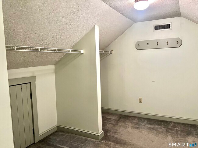 Building Photo - 77 Freestone Ave