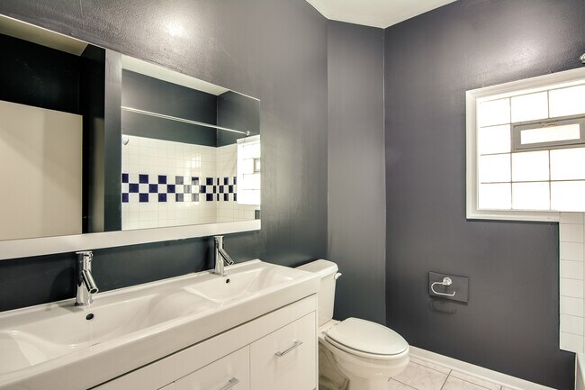 Building Photo - 1825 N Kedzie Ave