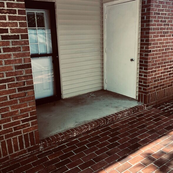 Building Photo - 313 Grace St