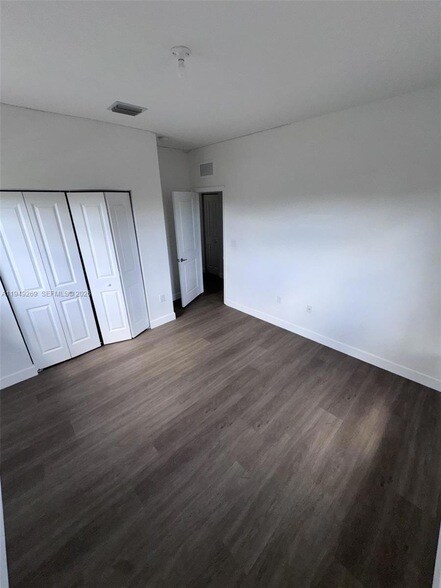 Building Photo - 157 NE 27th Terrace