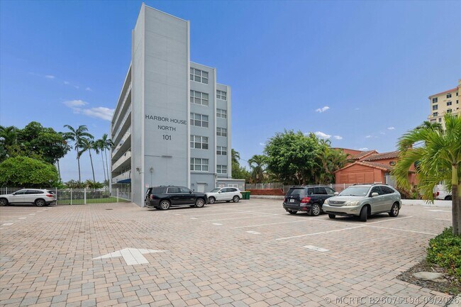 Building Photo - 101 N Birch Rd