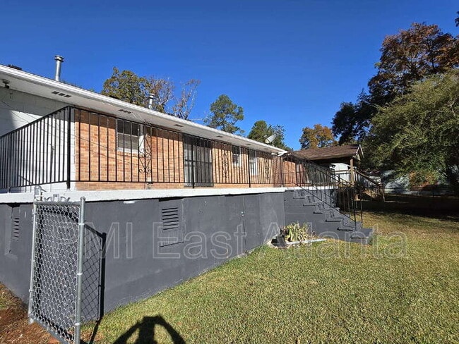 Building Photo - 2332 Carey Dr SE