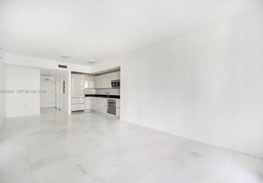 Building Photo - 1010 Brickell Ave