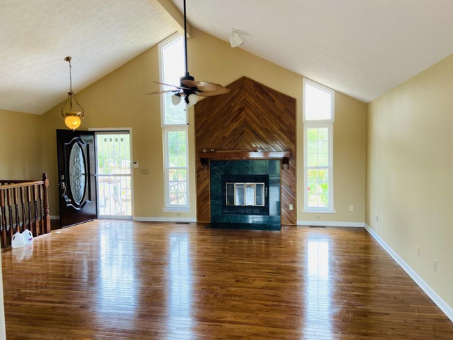 Building Photo - 7918 Holly Hills Dr