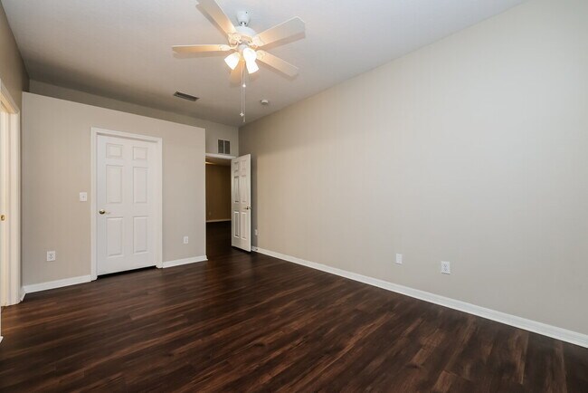 Building Photo - 6327 Bridgecrest Dr