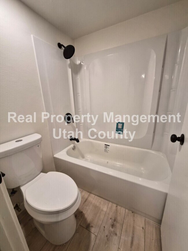 Building Photo - 1146 W 100 N