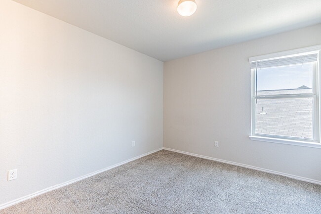 Building Photo - 5930 Ivans Farm