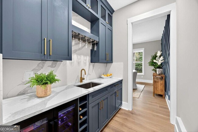 Building Photo - 6651 Malvin Dr