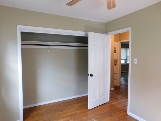 Building Photo - Cozy, Quiet Home