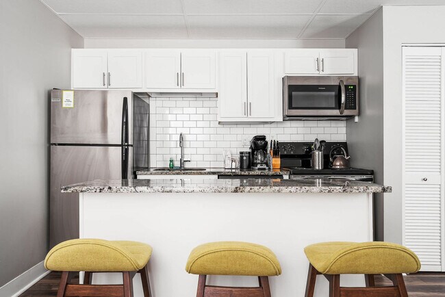 Building Photo - 615 N East St