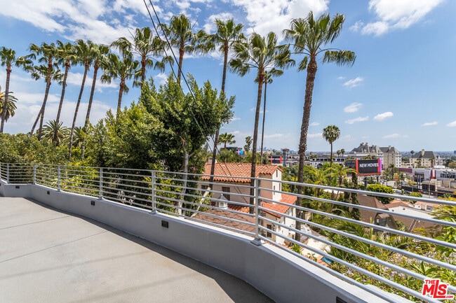 Building Photo - 1541 Selma Dr