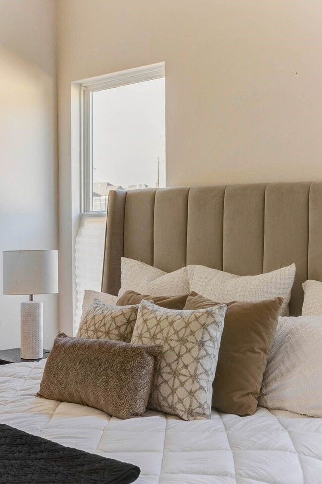 Building Photo - 4805 Paula St