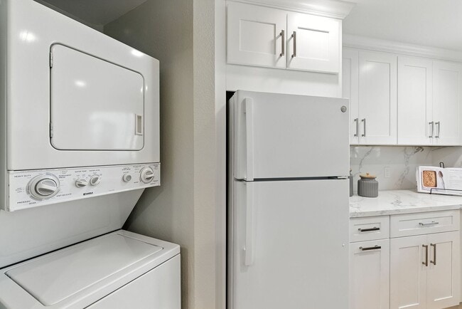 Building Photo - Beautifully Remodeled One-Bedroom Condo