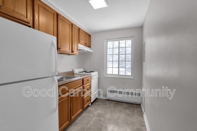 Building Photo - 303 Beattie Ave