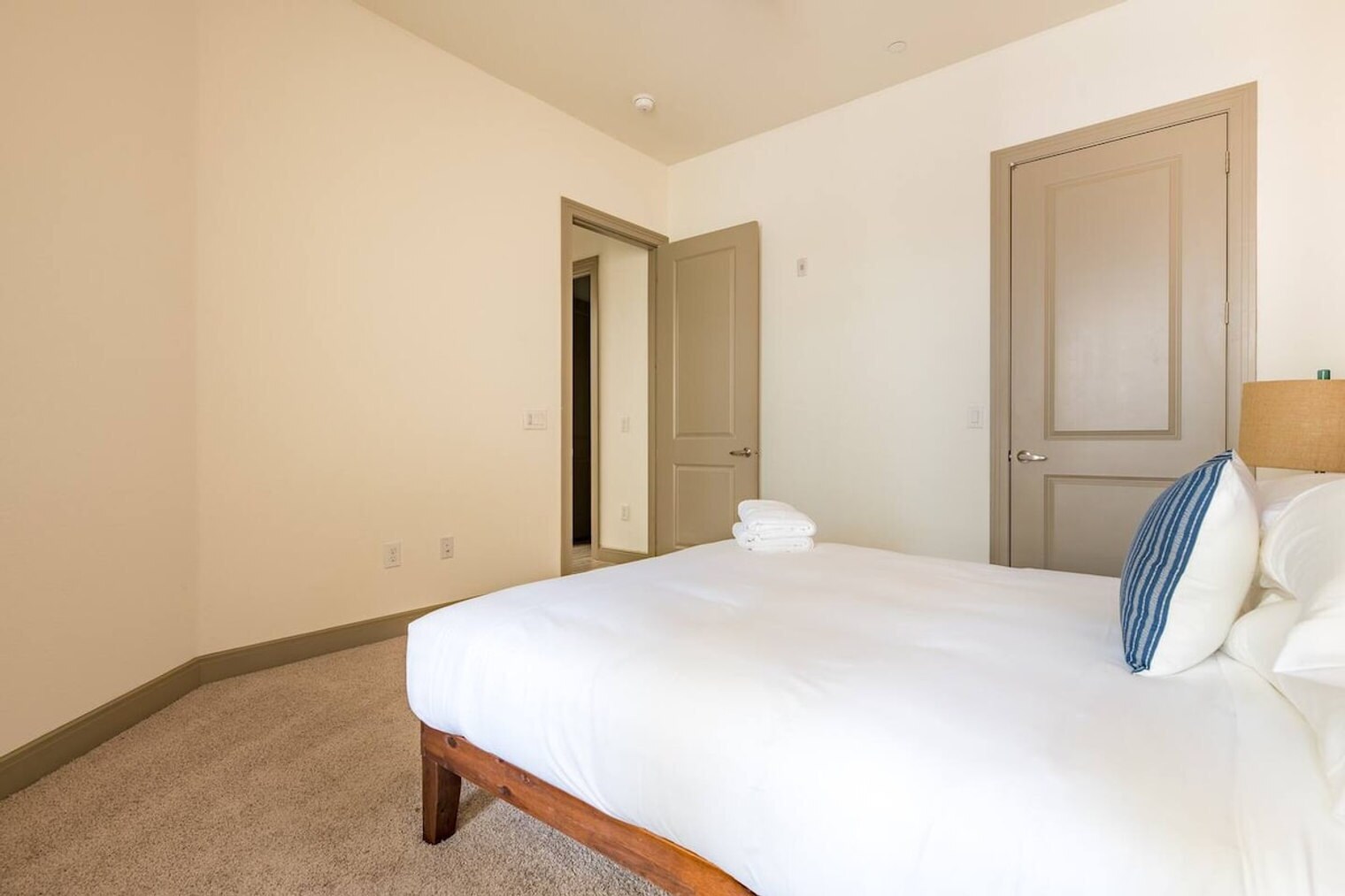 Building Photo - 555 N College Ave