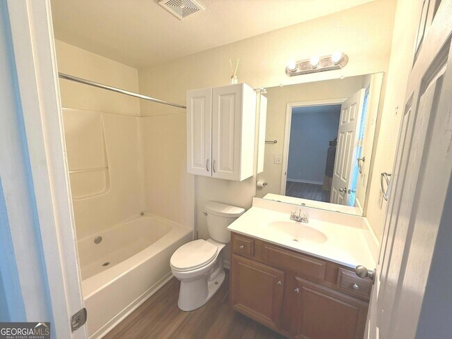 Building Photo - 207 Granite Way