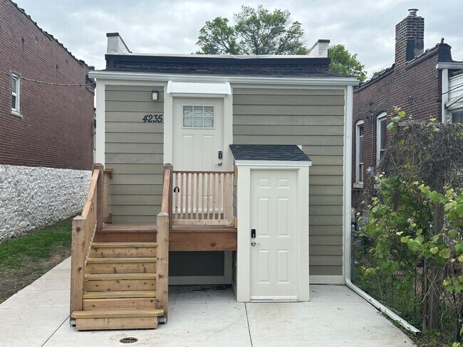 Building Photo - Newly Renovated Single Family Home In The Grove
