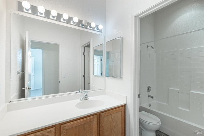 Building Photo - 201 Spur Ridge Ln